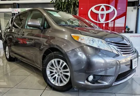 Toyota Sienna XLE 3.5L usado (2016) color Gris Oscuro precio $324,000