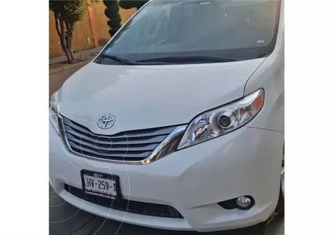 Toyota Sienna XLE 3.3L Piel usado (2017) color Blanco precio $420,000