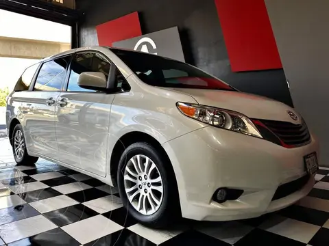 Toyota Sienna XLE 3.5L usado (2017) color Blanco precio $299,000