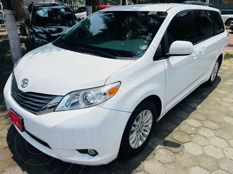 Toyota Sienna XLE 3.5L usado (2014) color Blanco precio $297,000