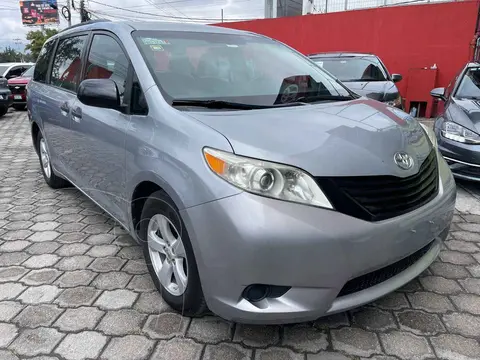 Toyota Sienna CE 3.5L usado (2016) color Plata financiado en mensualidades(enganche $94,062 mensualidades desde $7,942)