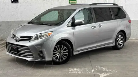 Toyota Sienna XLE 3.5L usado (2018) color Plata precio $429,000