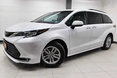 Toyota Sienna XLE Piel usado (2023) color Blanco financiado en mensualidades(enganche $187,000 mensualidades desde $18,447)