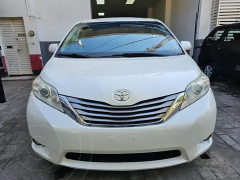 Toyota Sienna XLE 3.5L usado (2017) color Blanco precio $374,900