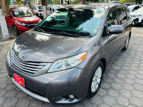Toyota Sienna XLE 3.5L Piel usado (2015) color Gris precio $285,000