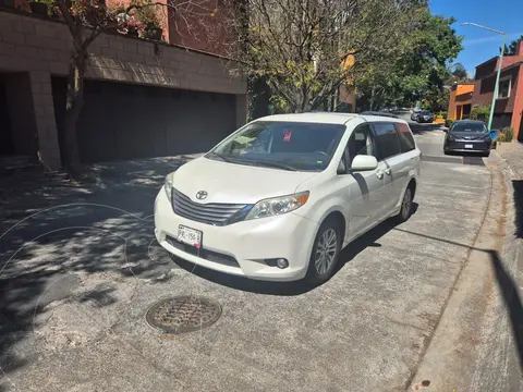Toyota Sienna XLE 3.3L Piel usado (2017) color Blanco precio $320,000