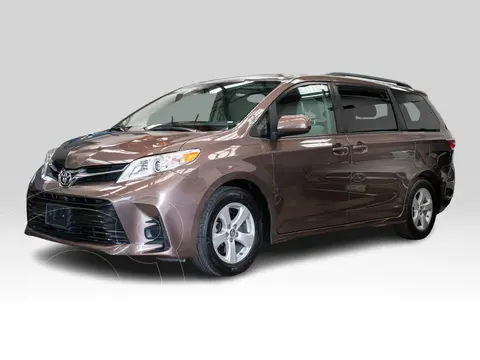 Toyota Sienna LE 3.5L usado (2019) color Cafe precio $540,000