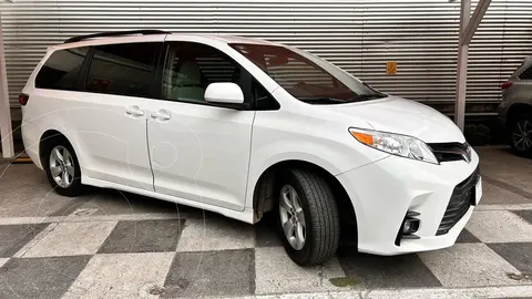 Toyota Sienna LE 3.5L usado (2018) color Blanco precio $420,000