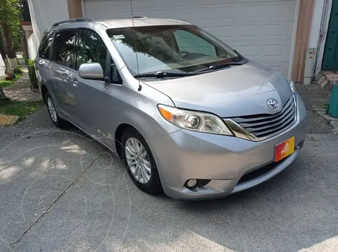 Toyota Sienna XLE 3.5L usado (2012) color Plata precio $276,000