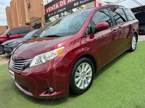 Toyota Sienna XLE usado (2017) color Rojo precio $379,999