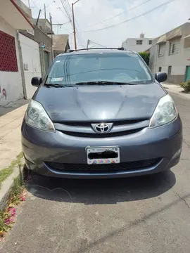 Toyota Sienna XLE 3.3L Piel usado (2006) color Gris Oscuro precio $150,000