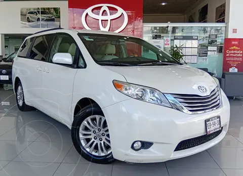 Toyota Sienna XLE 3.5L Piel usado (2017) color Blanco precio $375,000