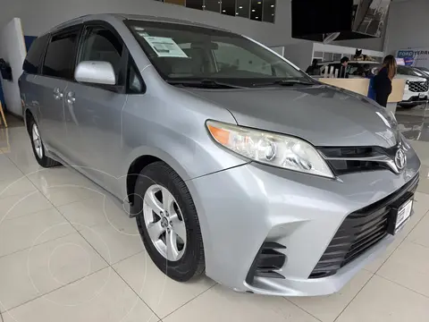 Toyota Sienna LE 3.5L usado (2019) color Plata precio $370,000