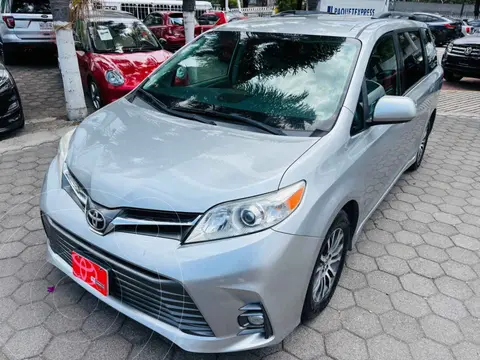 Toyota Sienna XLE usado (2020) color Plata financiado en mensualidades(enganche $117,444 mensualidades desde $10,432)