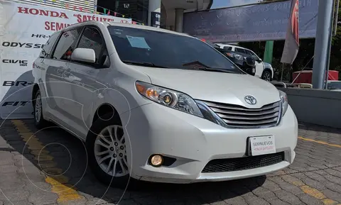 Toyota Sienna XLE 3.5L usado (2017) color Blanco precio $369,000