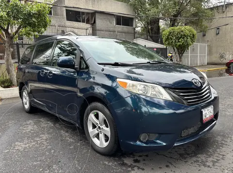 Toyota Sienna CE 3.5L usado (2011) color Azul precio $175,000