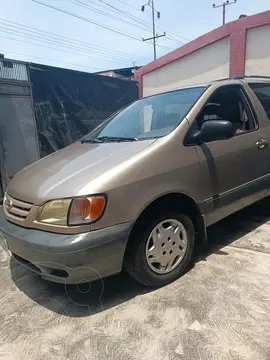 Toyota sienna le usado (2003) color Bronce precio u$s8.500