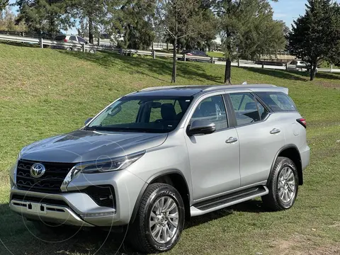 foto Toyota SW4 HILUX SW4 TDI SRX AUT L/21 nuevo color Gris precio $49.500.000