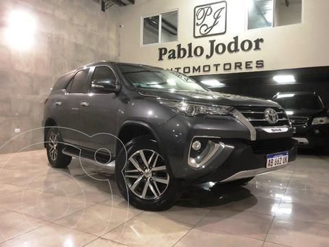 foto Toyota SW4 SRX 7 Pas Aut usado (2017) color Gris Oscuro precio u$s39.500