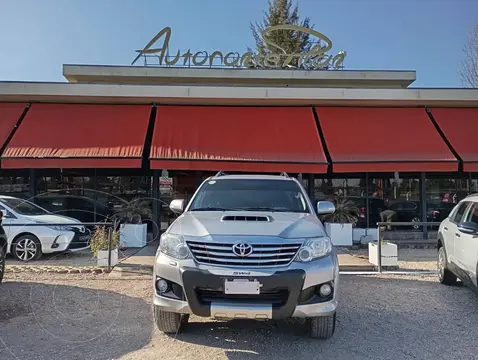 Toyota SW4 HILUX SW4 TDI  SRV CUERO AUT  L/12 usado (2015) color Gris precio u$s35.000
