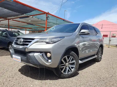 Toyota SW4 HILUX SW4 TDI SRX AUT         L/16 usado (2017) color Gris precio $52.000.000