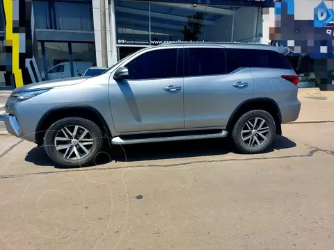 Toyota SW4 HILUX SW4 TDI SRX AUT         L/16 usado (2017) color Gris precio $42.000.000