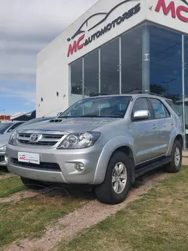 Toyota SW4 HILUX SW4 TD SRV  CU AUT      L/05 usado (2007) color Gris precio u$s21.500