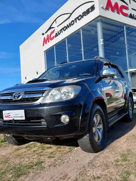 foto Toyota SW4 HILUX SW4 TD SRV  CU AUT      L/05 usado (2006) color Negro precio u$s17.800