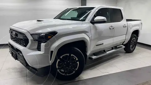 Toyota Tacoma HEV TRD PRO usado (2025) color Blanco financiado en mensualidades(enganche $190,106 mensualidades desde $18,754)