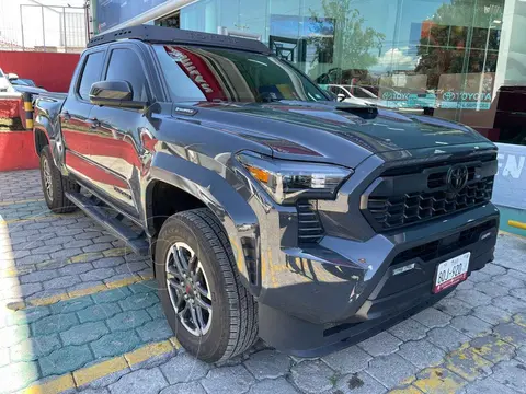 Toyota Tacoma HEV TRD Sport Premium 4x4 usado (2025) color Gris financiado en mensualidades(enganche $349,375 mensualidades desde $29,500)