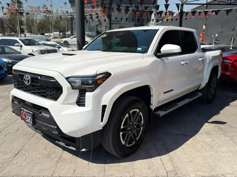 Toyota Tacoma TRD Sport 4x4 usado (2025) color Blanco financiado en mensualidades(enganche $243,888 mensualidades desde $18,650)