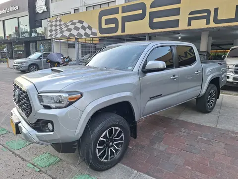 Toyota Tacoma Sport 4x2 usado (2023) color Plata precio $648,000