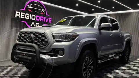 Toyota Tacoma Sport 4x4 usado (2022) color Plata precio $749,900