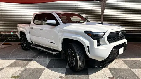 Toyota Tacoma TRD Sport 4x2 usado (2024) color Blanco precio $879,000