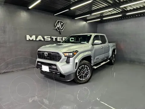 Toyota Tacoma TRD Sport 4x4 usado (2024) color plateado precio $938,000