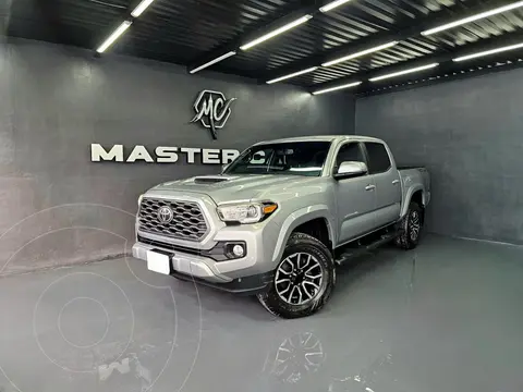 Toyota Tacoma TRD Sport 4x4 usado (2020) color plateado precio $608,000