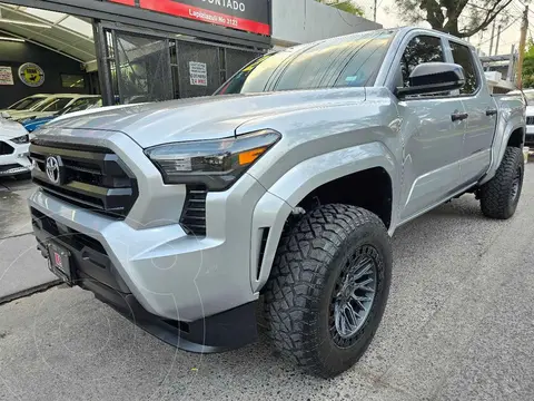 Toyota Tacoma SR 4x2 usado (2024) color Plata financiado en mensualidades(enganche $247,618 mensualidades desde $15,394)