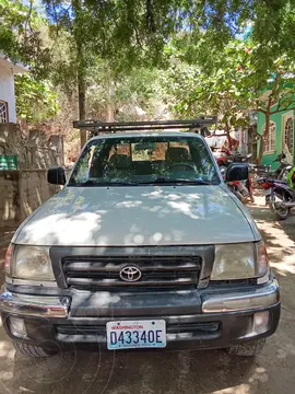 Toyota Tacoma SR5 usado (2000) color Blanco precio $180,000