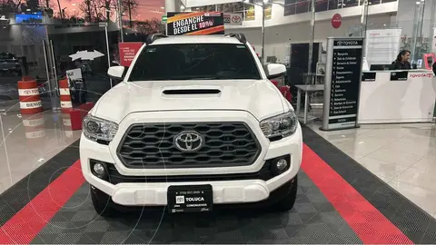 Toyota Tacoma Sport 4x2 usado (2023) color Blanco financiado en mensualidades(enganche $201,294 mensualidades desde $21,420)