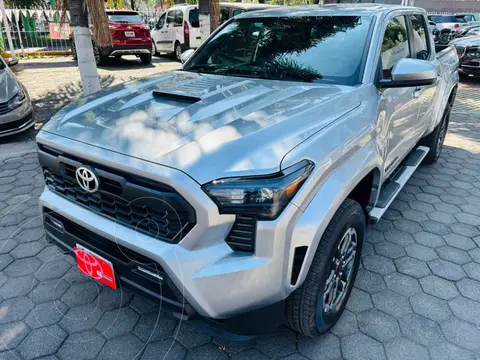 Toyota Tacoma TRD Sport 4x2 usado (2024) color Plata financiado en mensualidades(enganche $227,631 mensualidades desde $20,219)