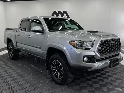 Toyota Tacoma Sport 4x2 usado (2021) color plateado precio $594,999