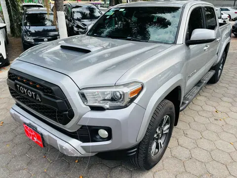 Toyota Tacoma TRD Sport usado (2017) color Plata precio $527,000