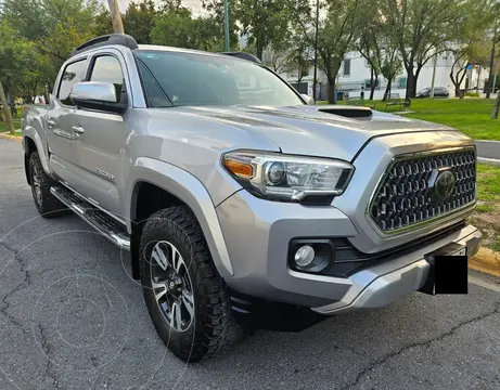 Toyota Tacoma TRD Sport 4x4 usado (2018) color Plata precio $618,000