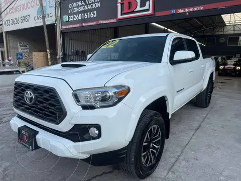 Toyota Tacoma Sport 4x4 usado (2022) color Blanco financiado en mensualidades(enganche $228,568 mensualidades desde $14,210)