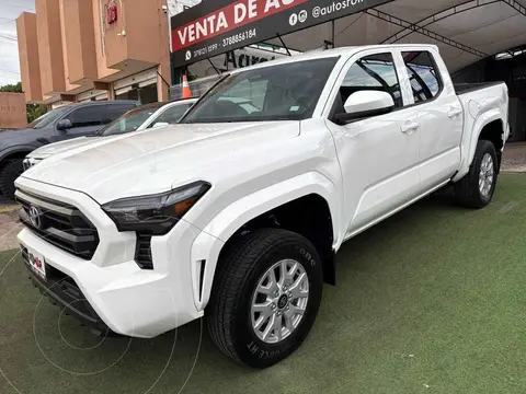 Toyota Tacoma SR 4x4 usado (2024) color Blanco precio $739,999