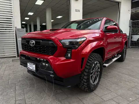 Toyota Tacoma TRD Sport 4x4 usado (2024) color Rojo financiado en mensualidades(enganche $200,000 mensualidades desde $30,508)