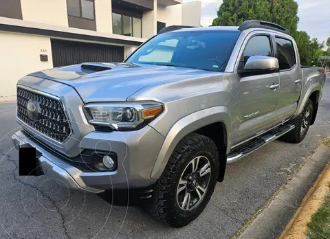 Toyota Tacoma TRD Sport 4x4 usado (2018) color Plata financiado en mensualidades(enganche $100,000)