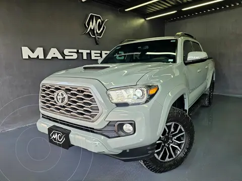Toyota Tacoma Edicion Especial 4x4 usado (2022) color verde musgo precio $699,000