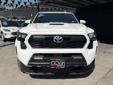 Toyota Tacoma PICK UP usado (2025) color TOYT BLANCO financiado en mensualidades(enganche $243,888 mensualidades desde $18,650)