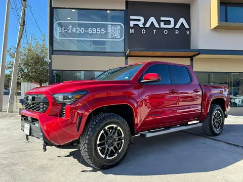 Toyota Tacoma TRD Sport 4x4 usado (2024) color Rojo precio $890,800